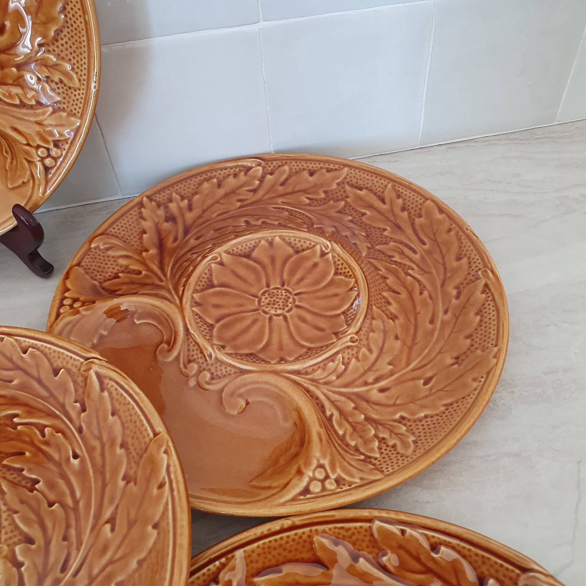 Compartment plates Faiencerie de Gien / artichoke / Barbotine