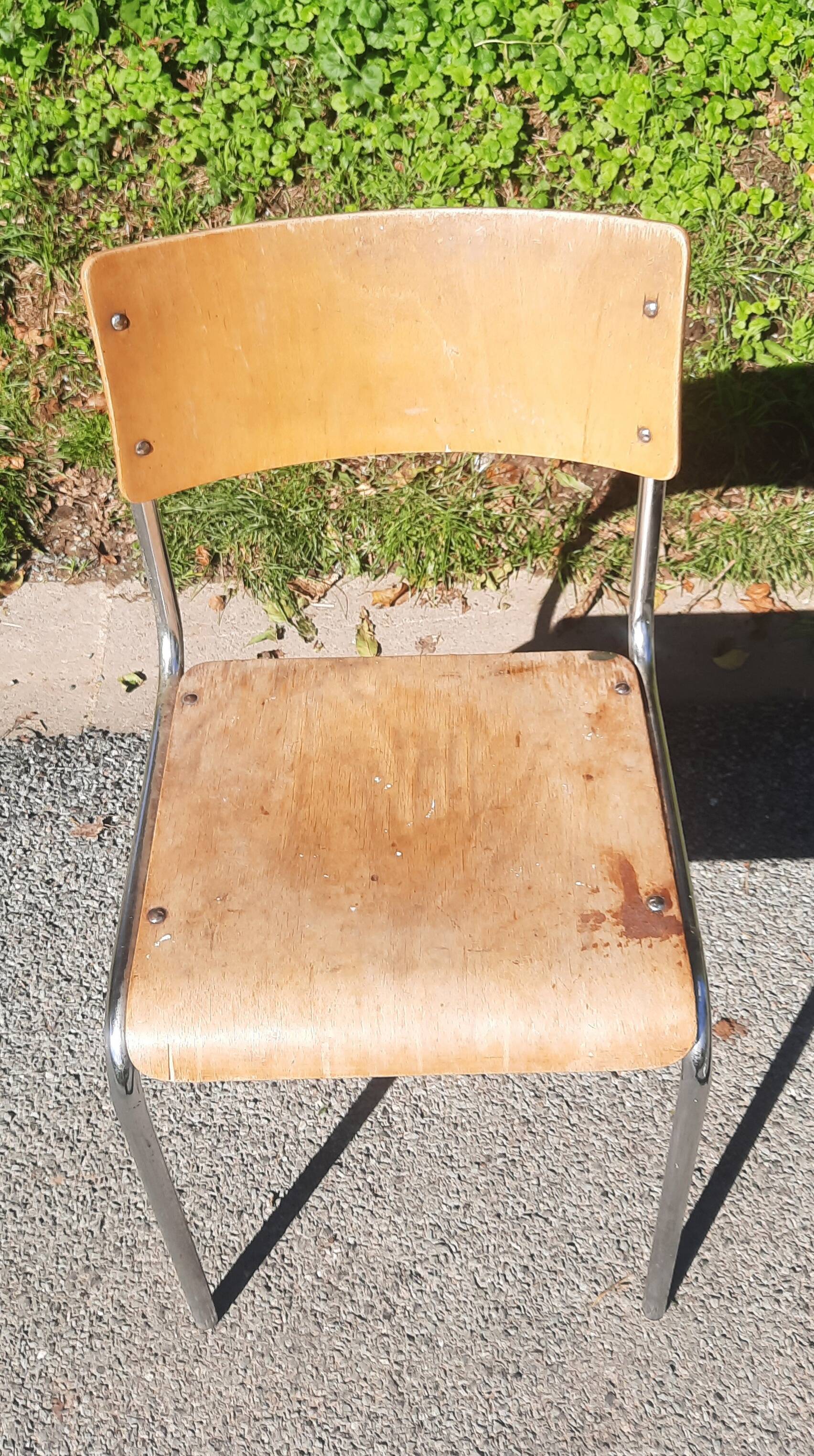 Vintage chair made of tube and wood