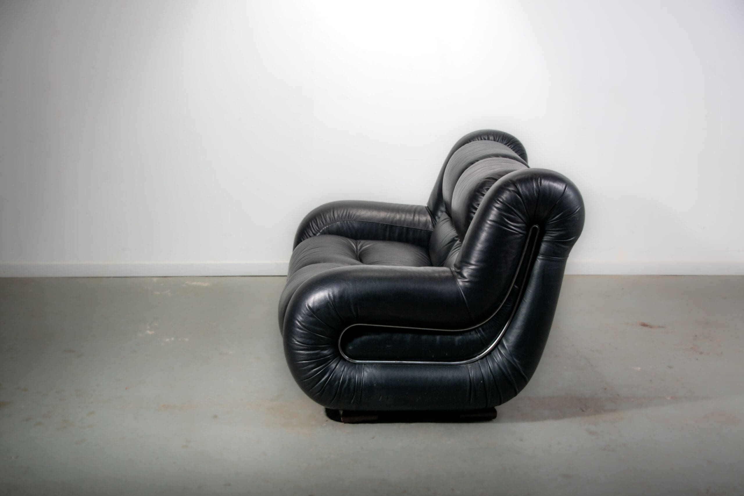 Black leather space age Italian 2 seater sofa