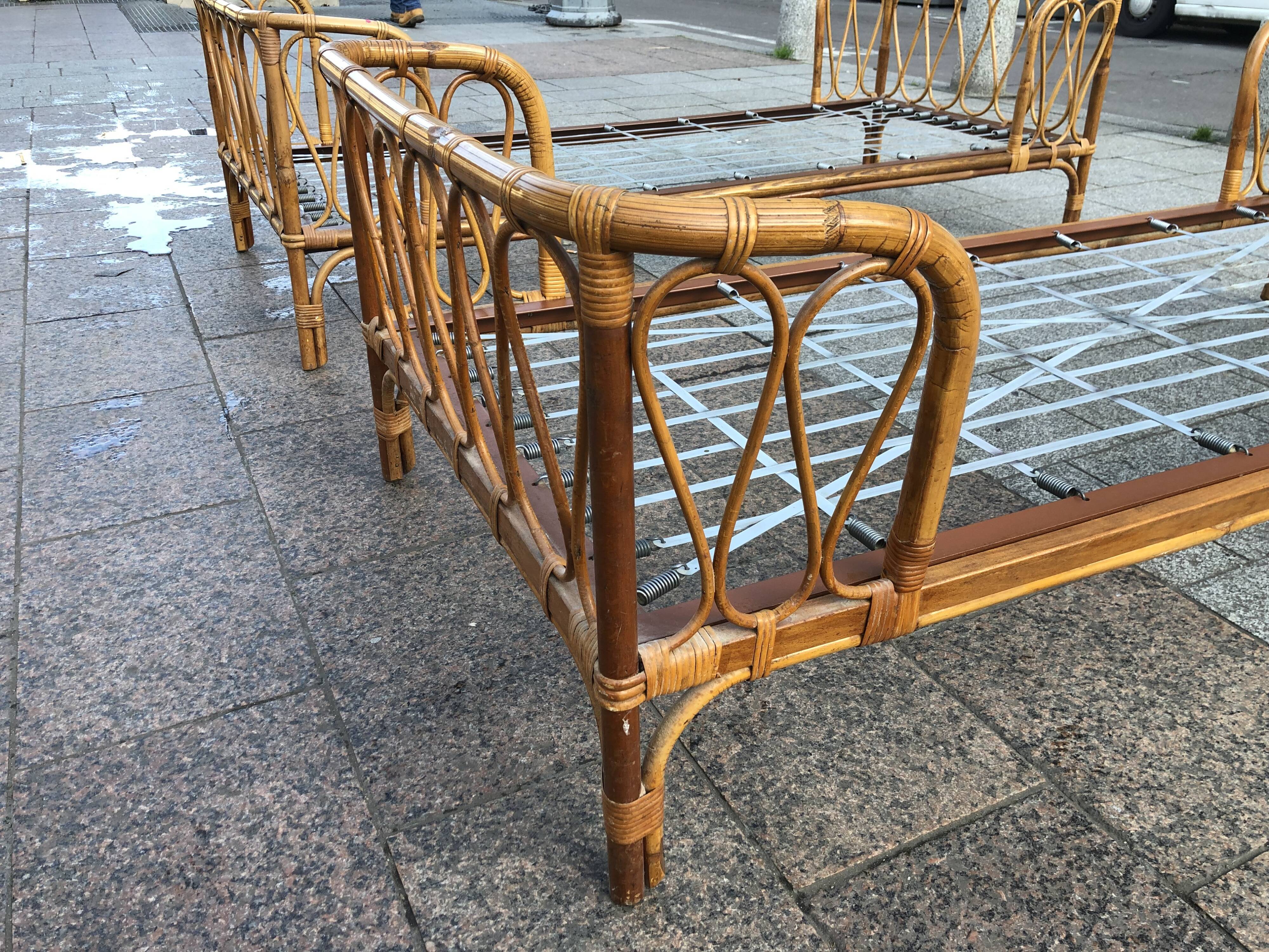 Paire de lits d'enfant en rotin vintage