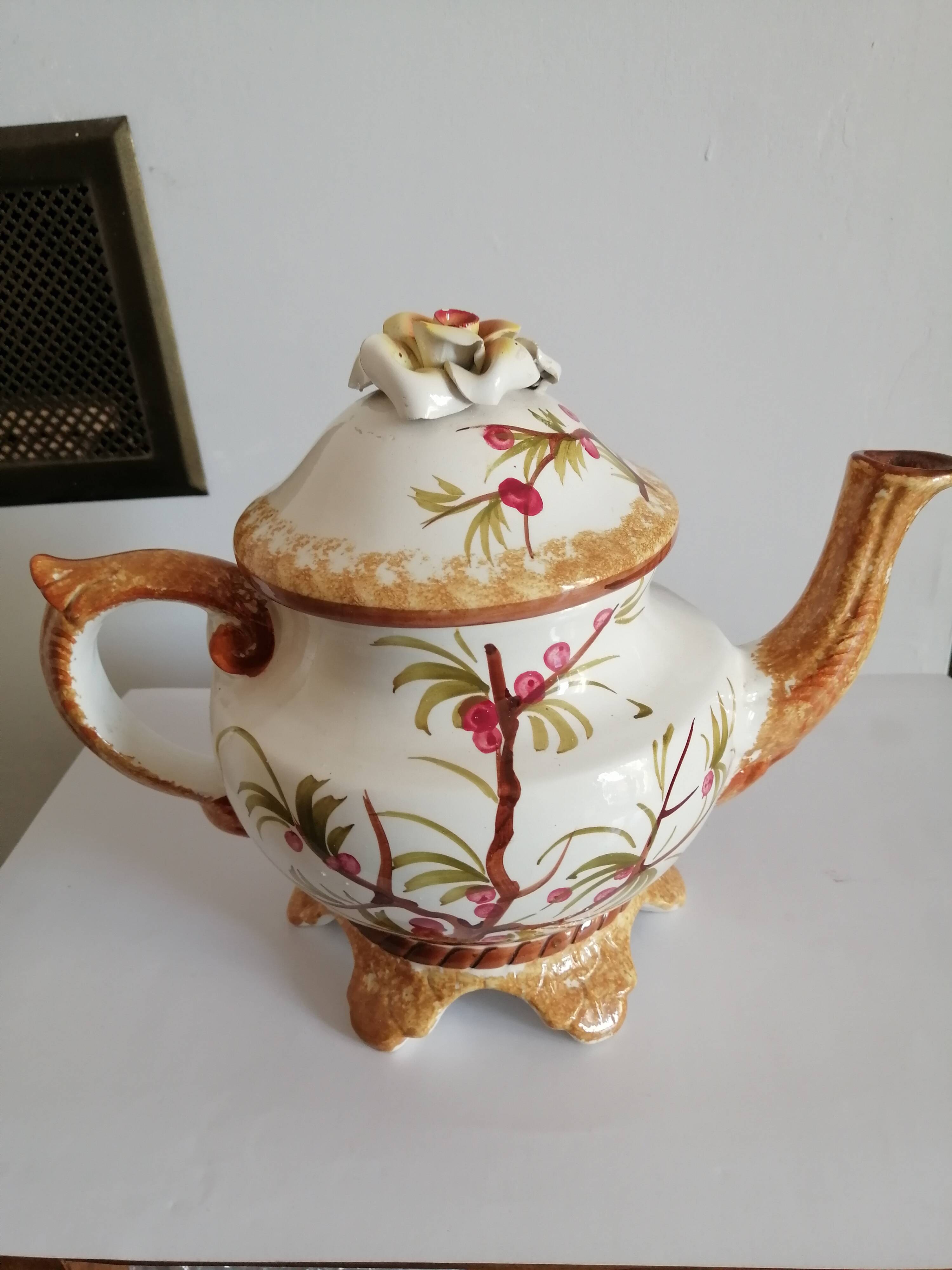 Basano slip teapot n° 778
