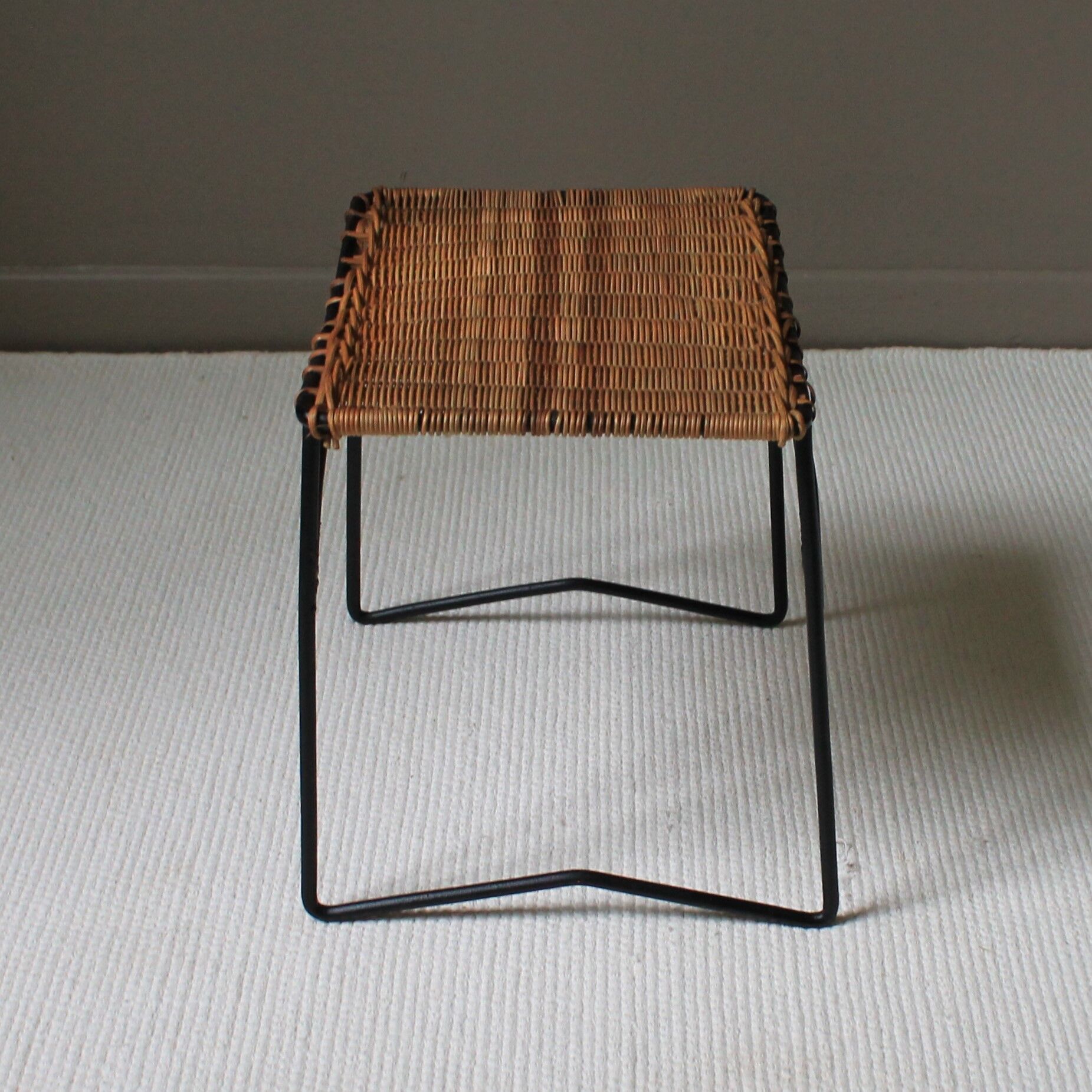 Stool in the mind of Raoul Guys