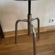 Tabouret à vis chromé d’atelier coiffeur