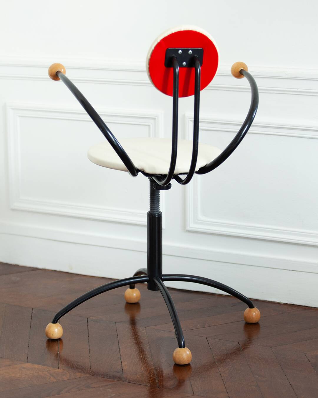 MEMPHIS style white leather chair