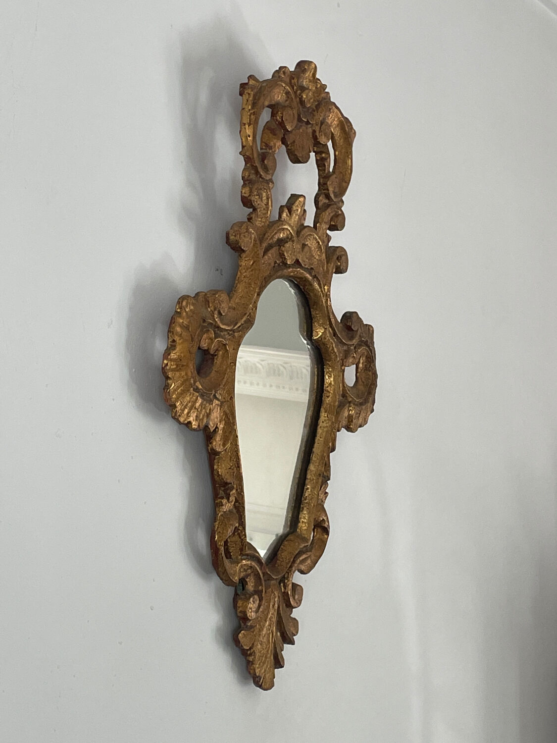 Miroir en bois doré style baroque Louis XIV, 39x67 cm