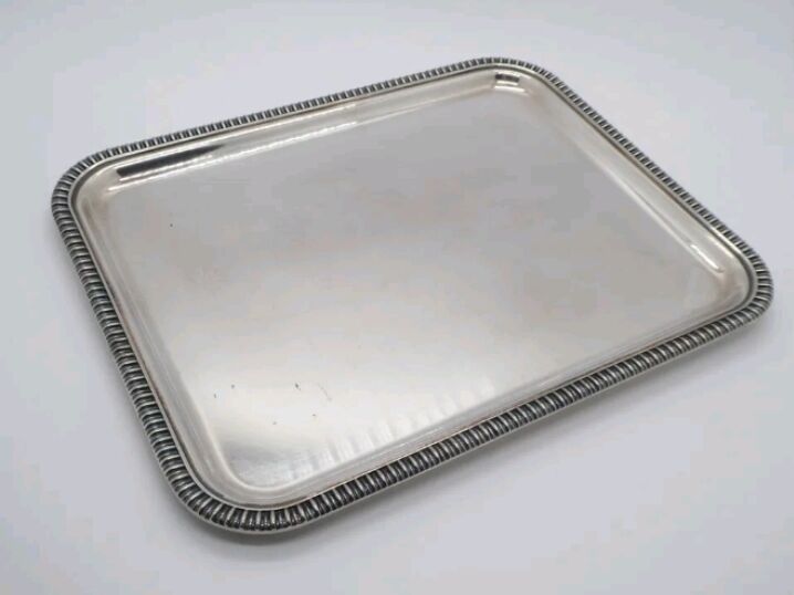 Small silver metal top