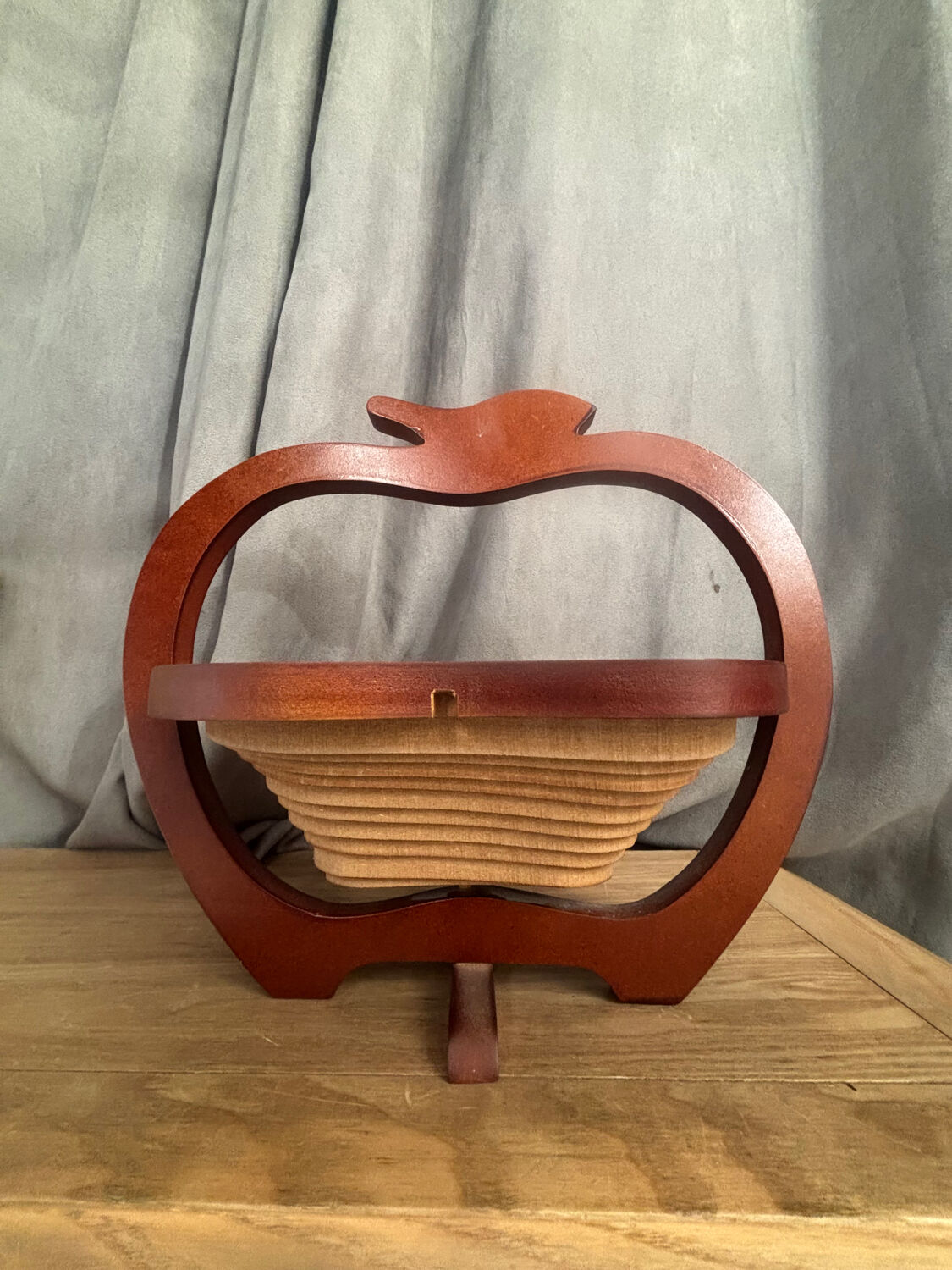 Vintage apple design fruit basket
