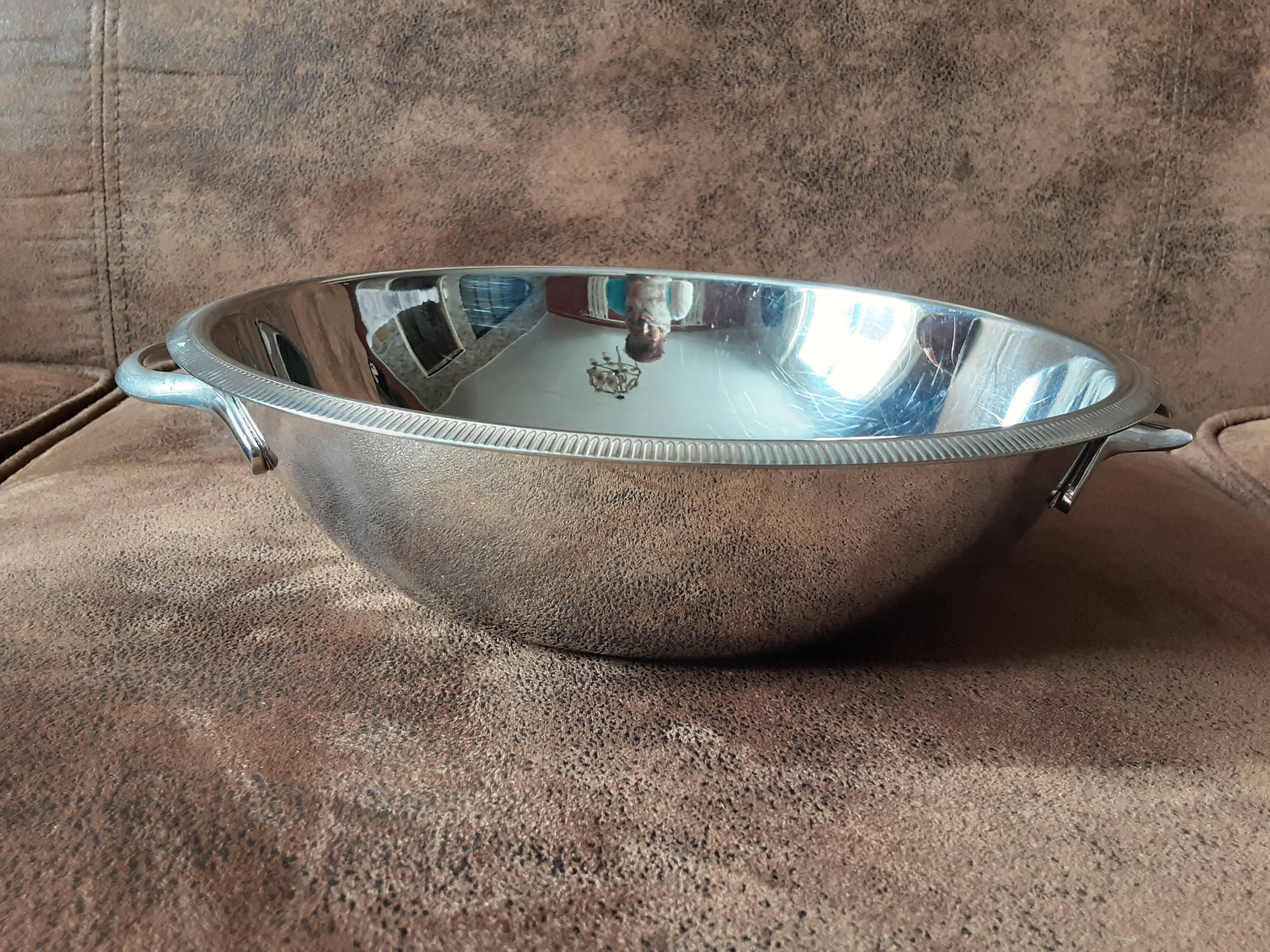 Set of 2 stainless steel salad bowls