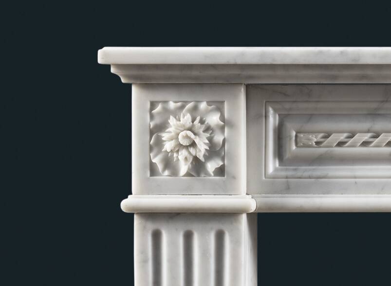 Cheminée en marbre de Carrare de style Louis XVI