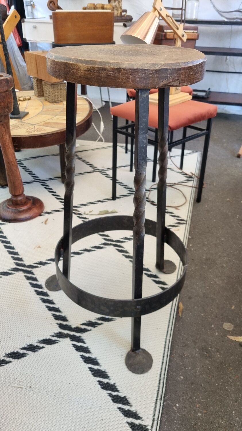 Stool in wrought iron and solid oak