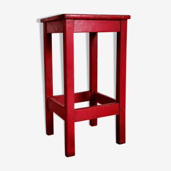 Painter's stool high in red wood