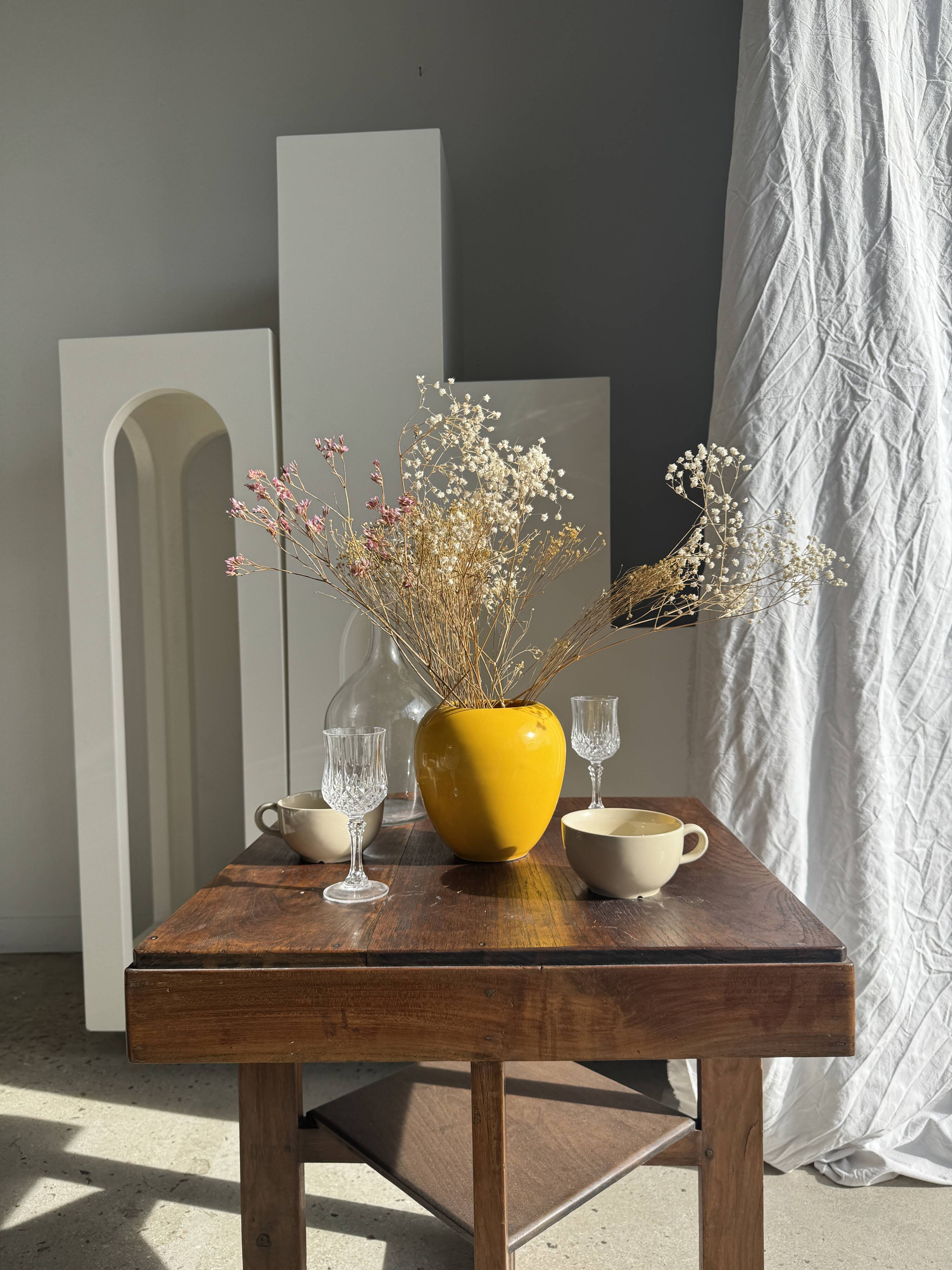 Small yellow spherical vase from the 90s, H10 D16