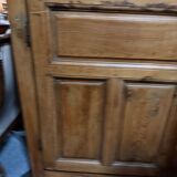 White wooden bonnetière