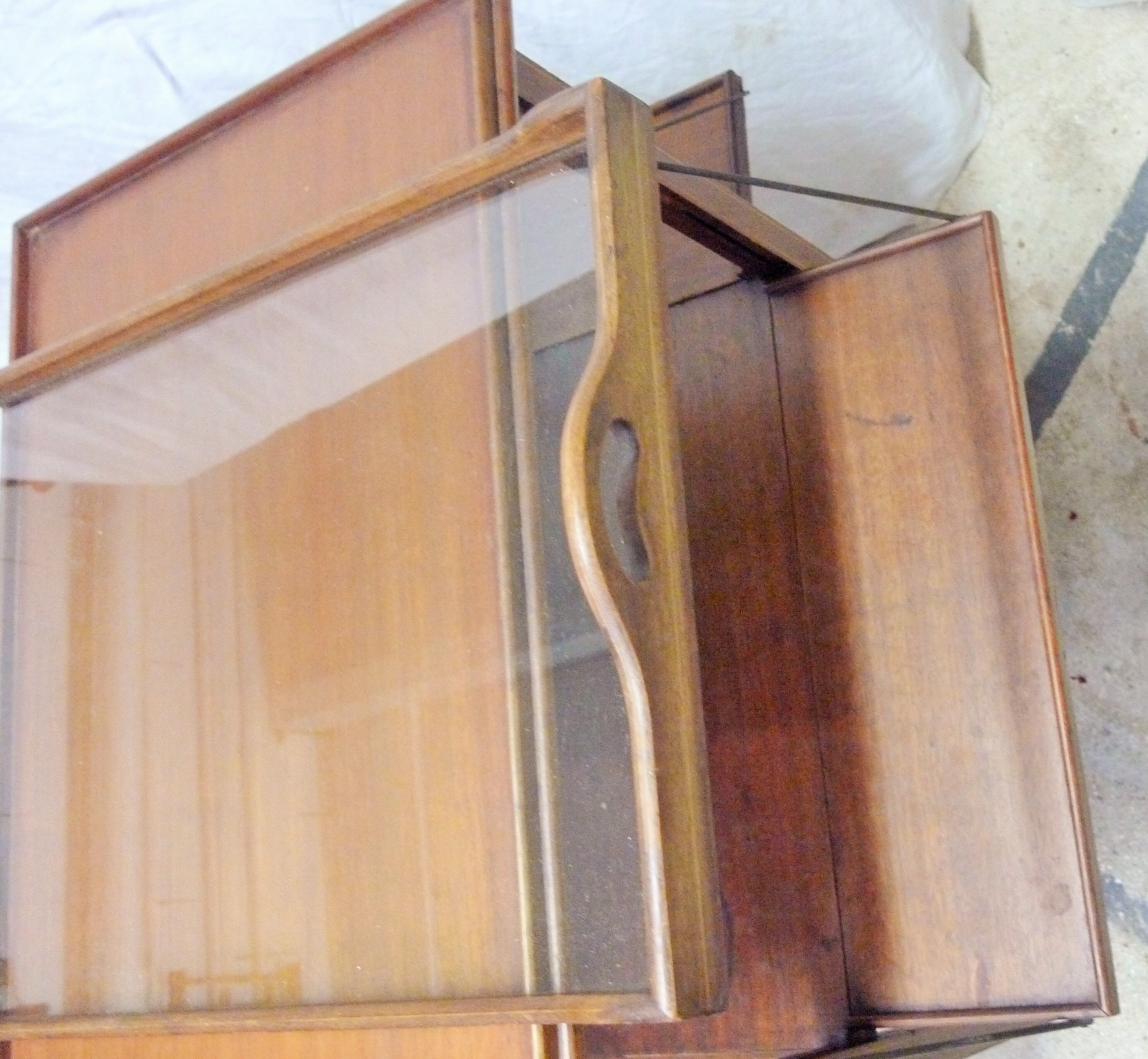 Rolling tea table with its glass tray