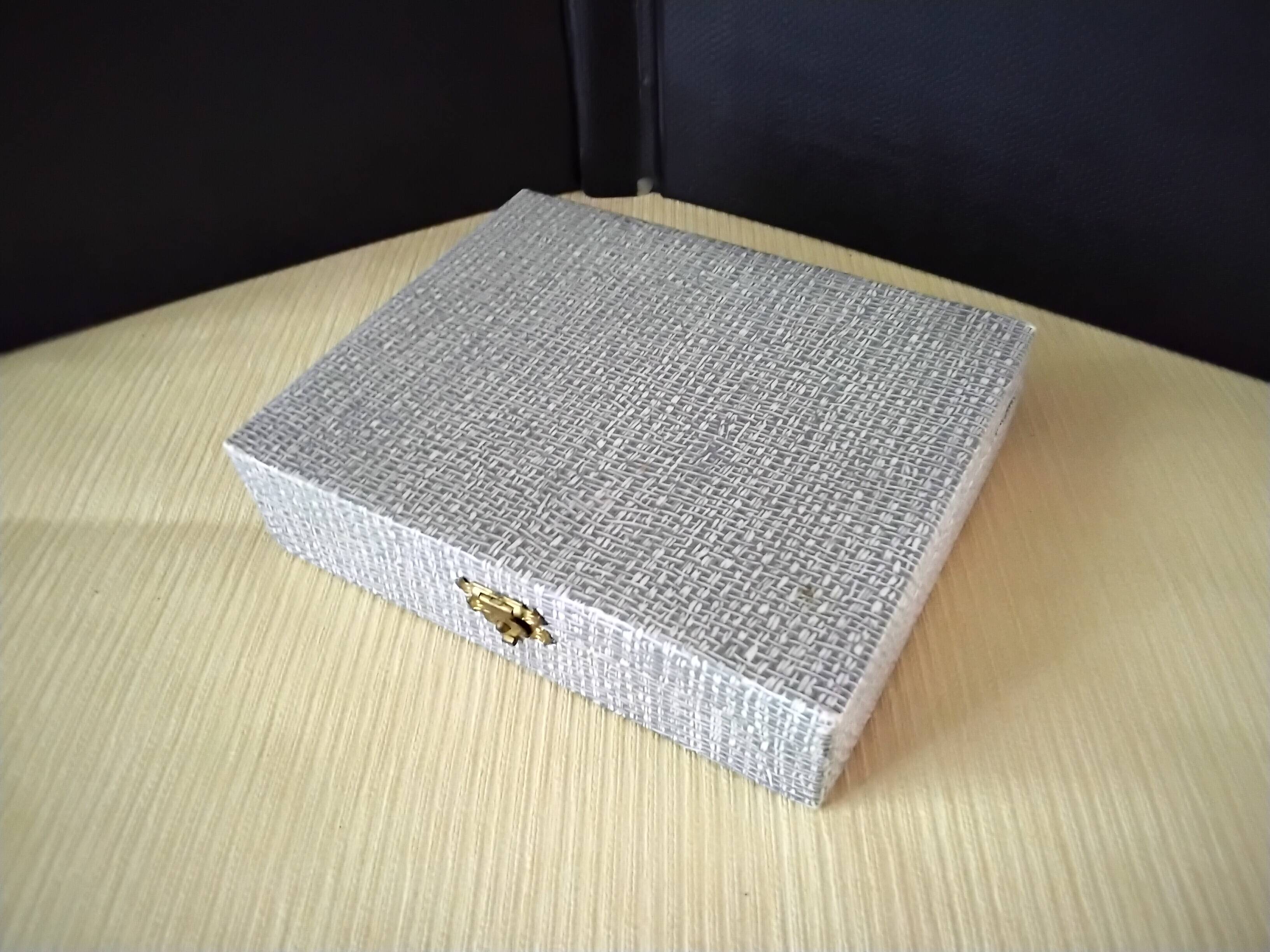 Set of 12 silver-plated coffee spoons in "shell" design.