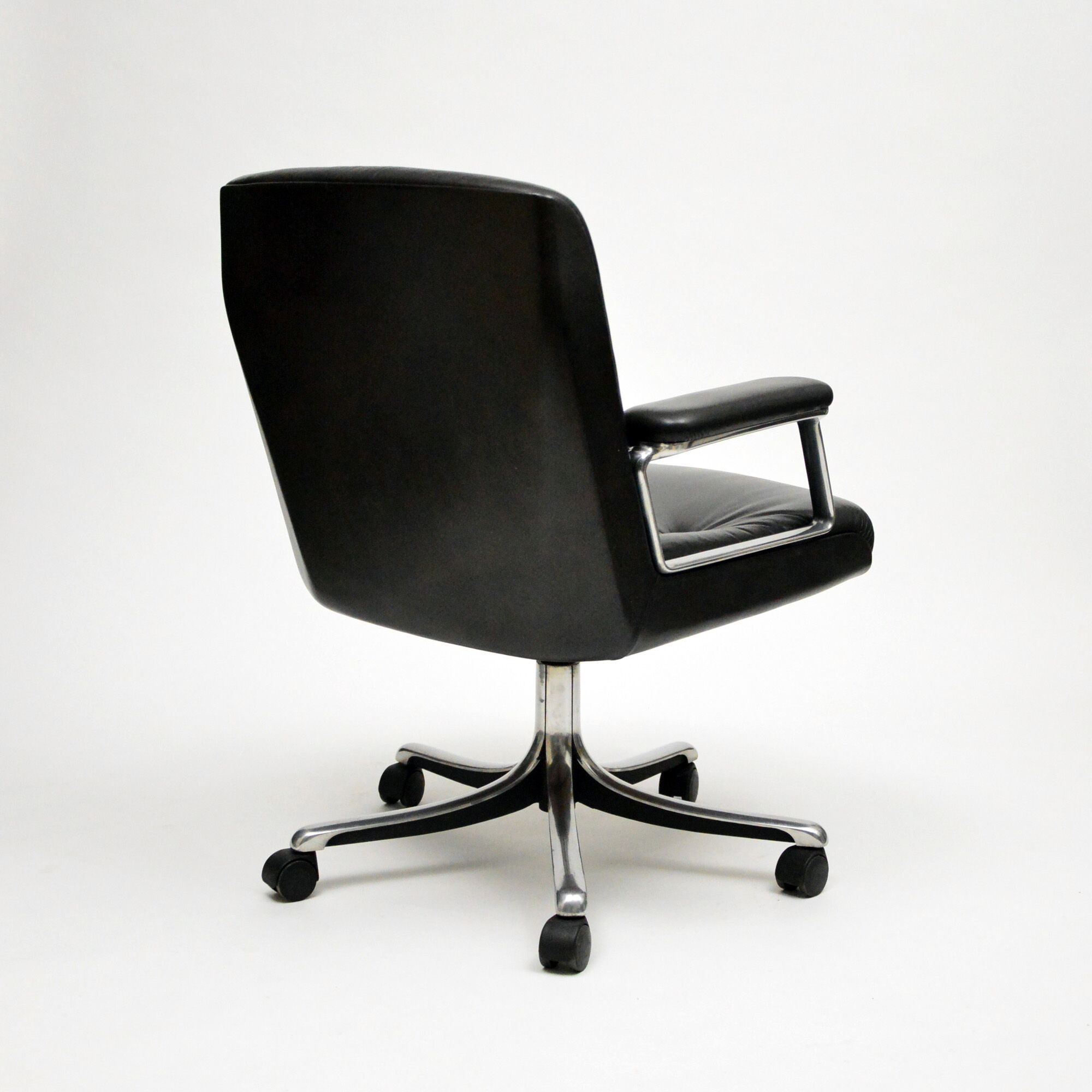 P126 Armchair by Osvaldo Borsani for Tecno, 1966
