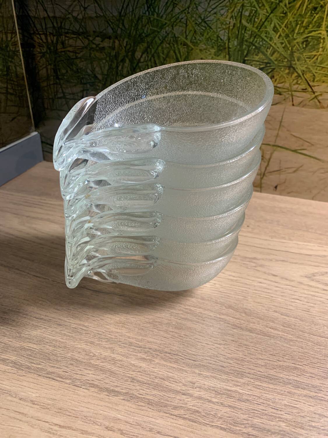 Glass avocado service with avocado decor 7 pieces 1 with an interior crack not perceptible to the touch 1 with an interior crack not perceptible to the touch