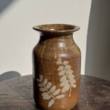 Vase en grès à motifs végétaux stylisés