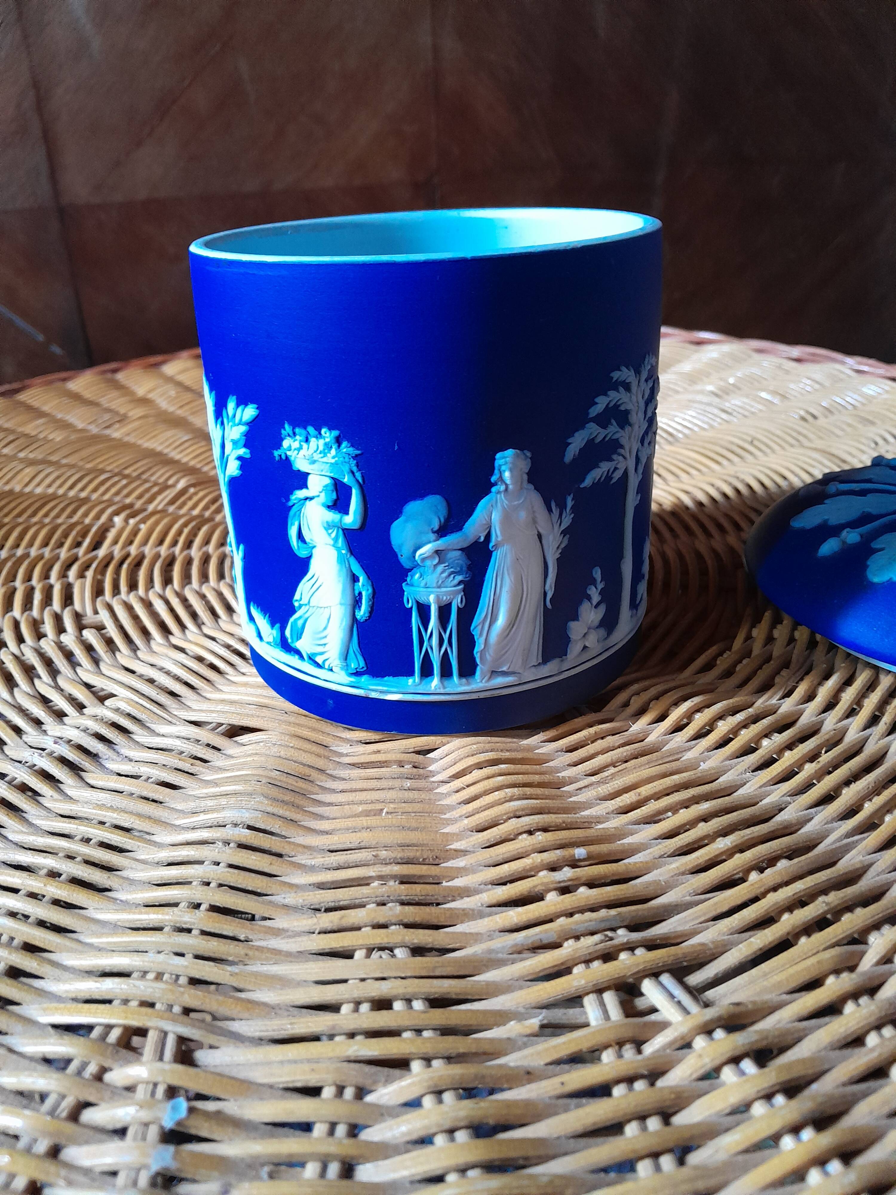 Pot à tabac Wedwood bleu