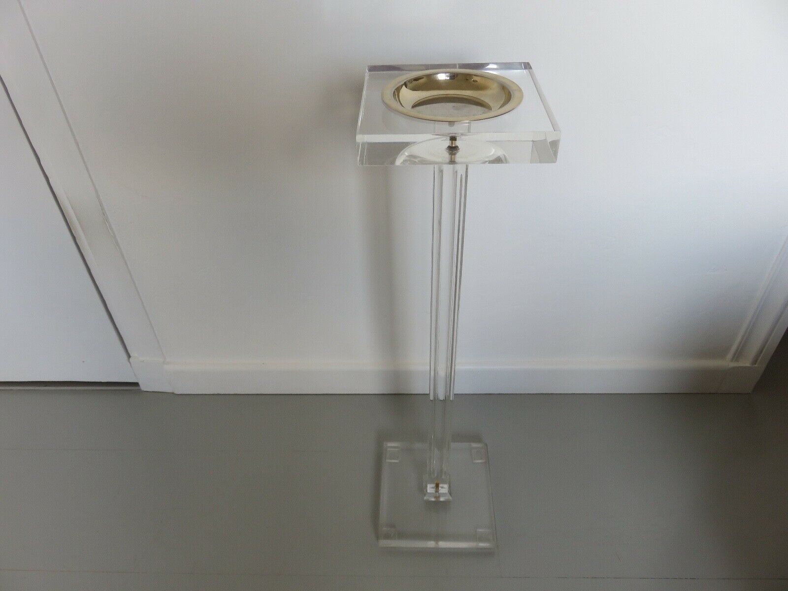 Standing ashtray, Roche Bobois, in plexiglass 70s 80s