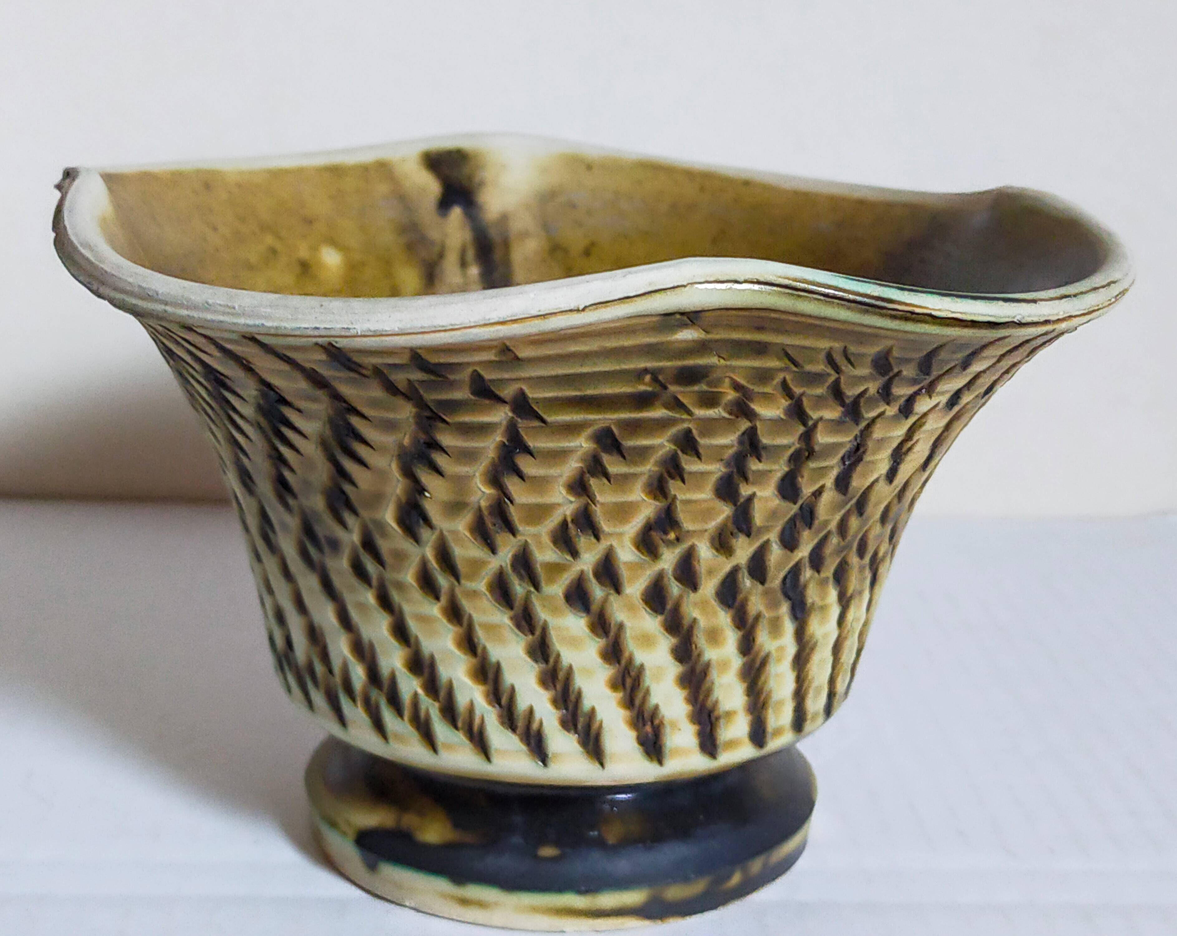 Ceramic planter with vintage scarifications from the 1950s