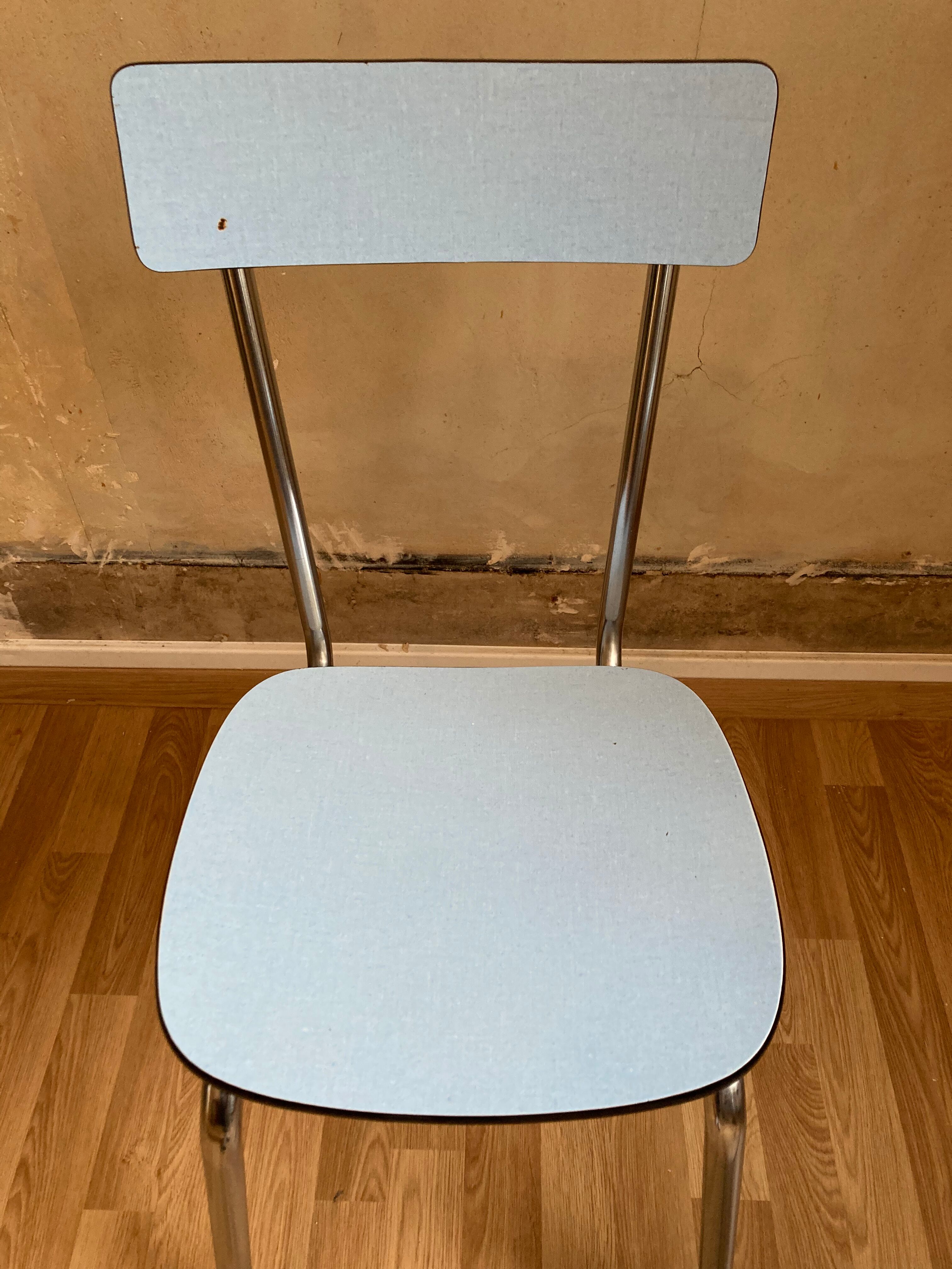 Chaise formica bleue