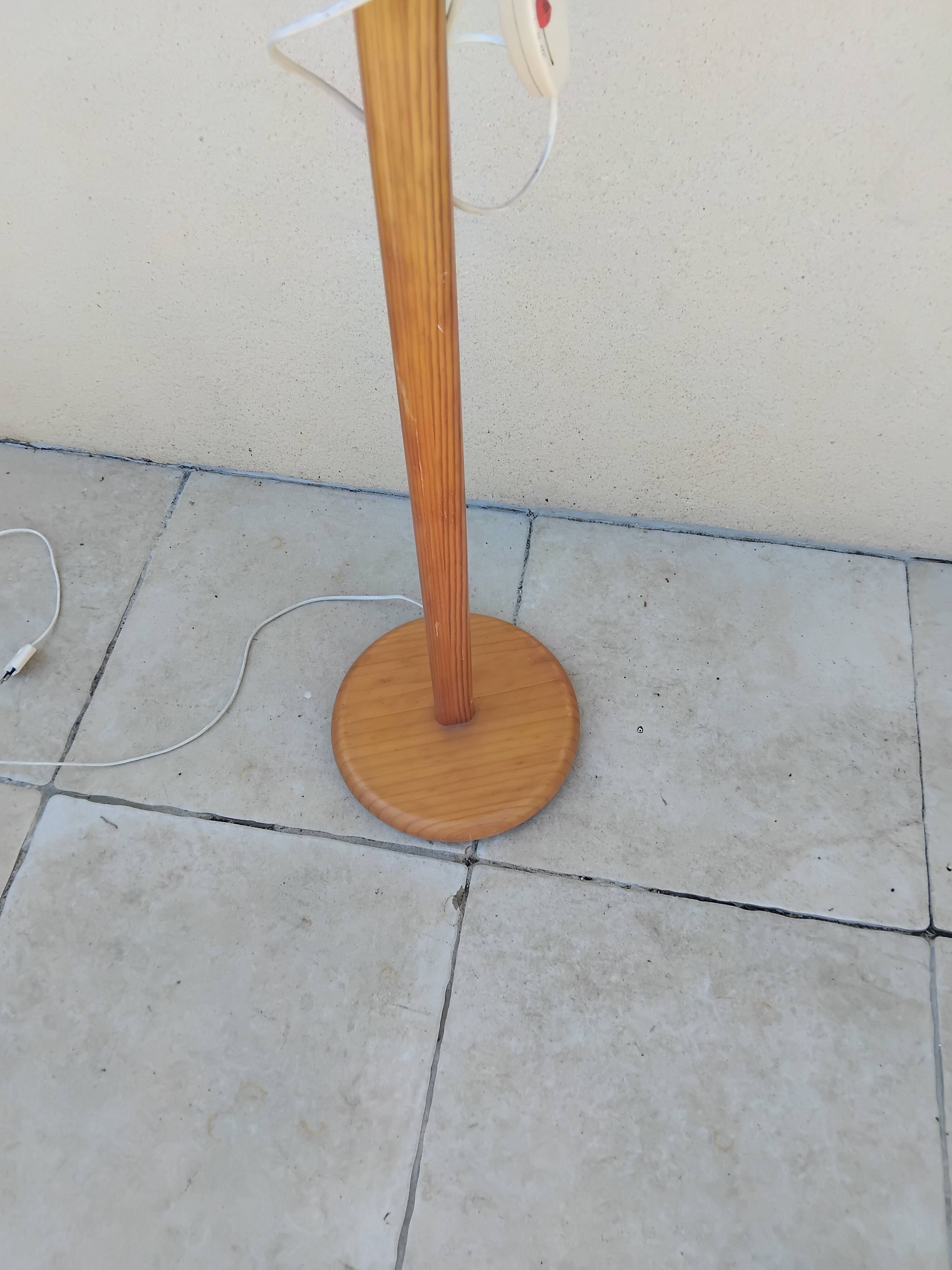 Vintage Mid-Century floor lamp from the 1970s.