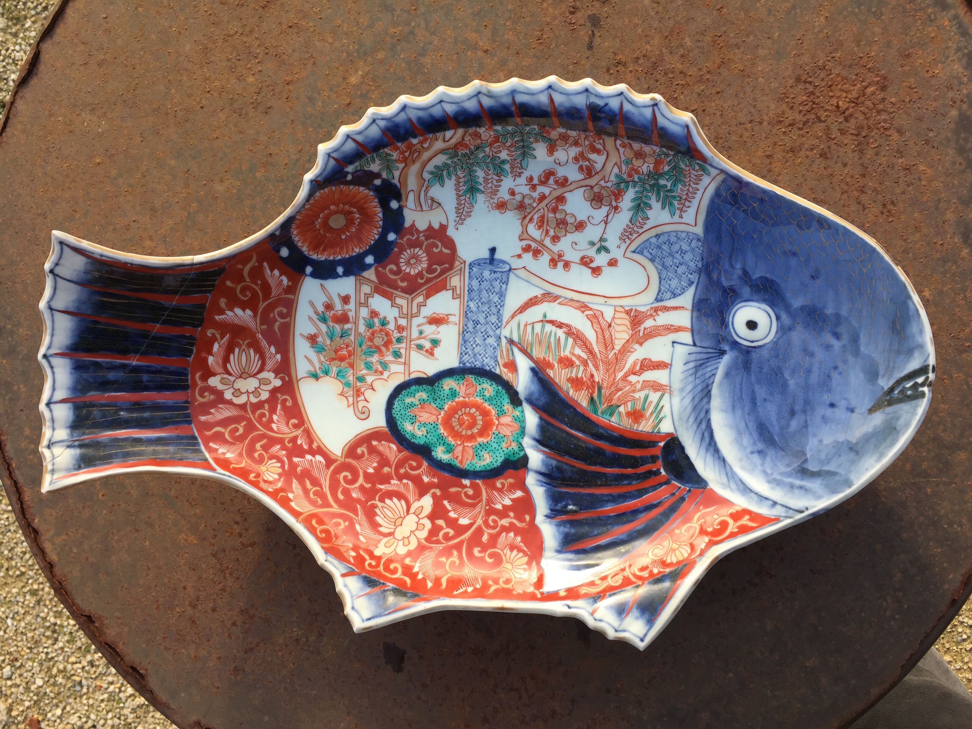 Imari dish in the shape of fish 41 x 26cm