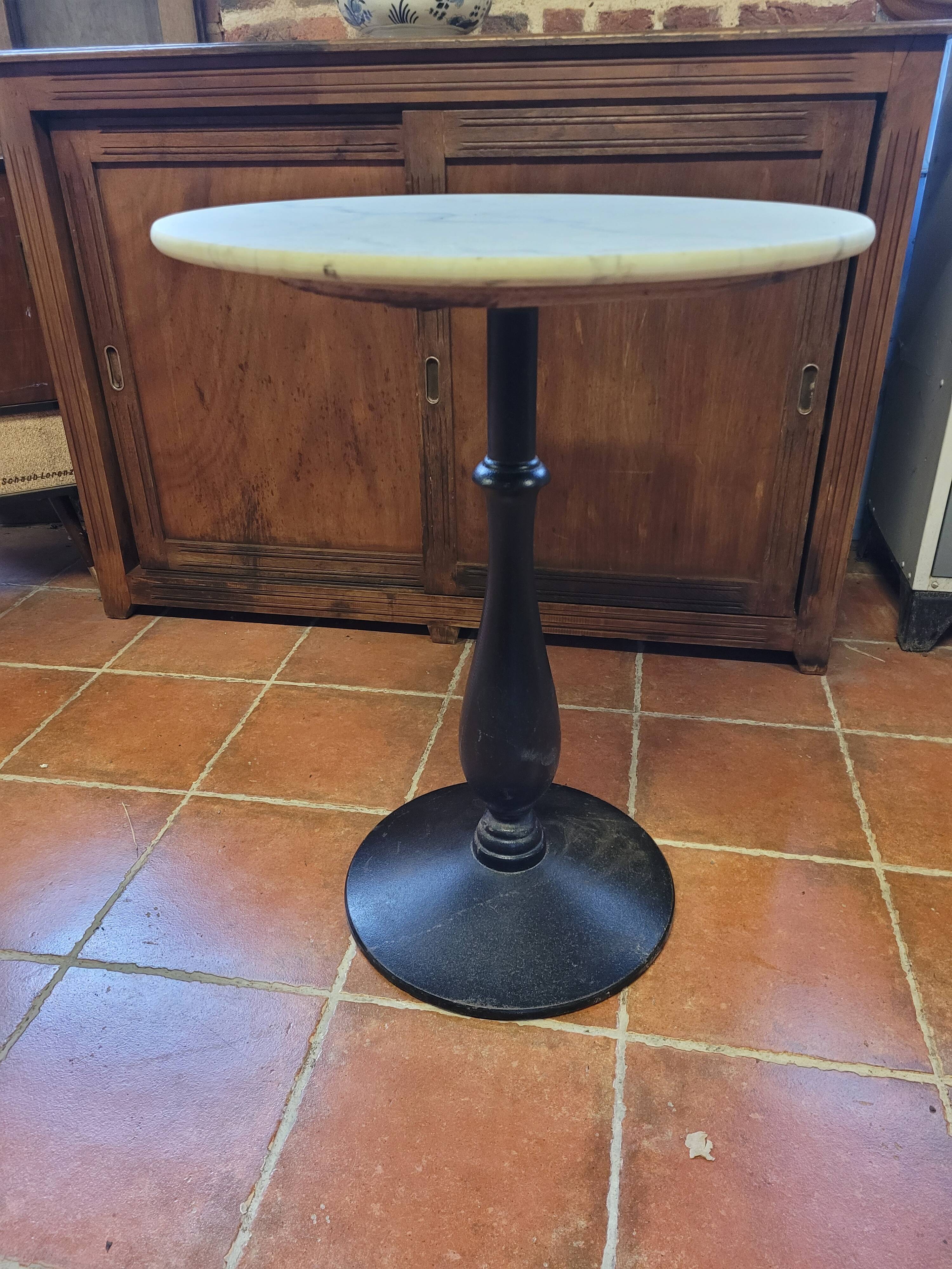 Gueridon bistro base cast iron marble top
