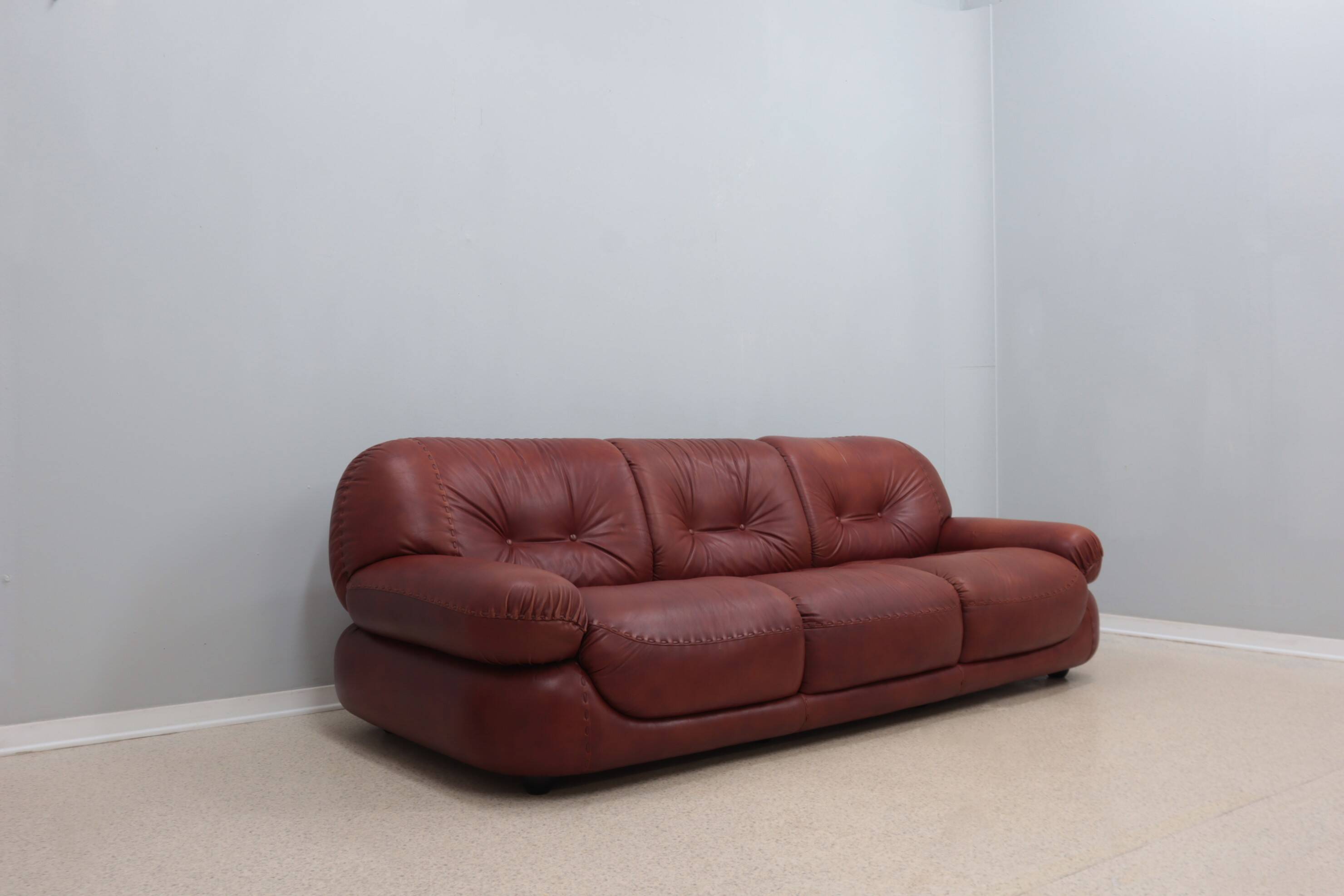 3 seater vintage leather sofa mobil girgi 1970s
