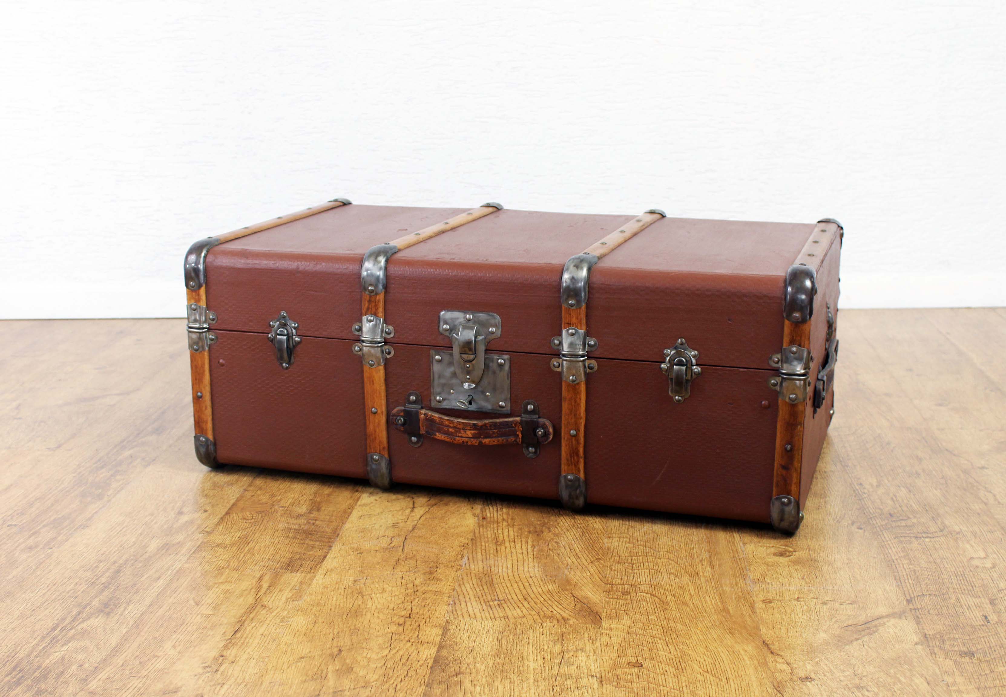 Trunk or suitcase of the 30s