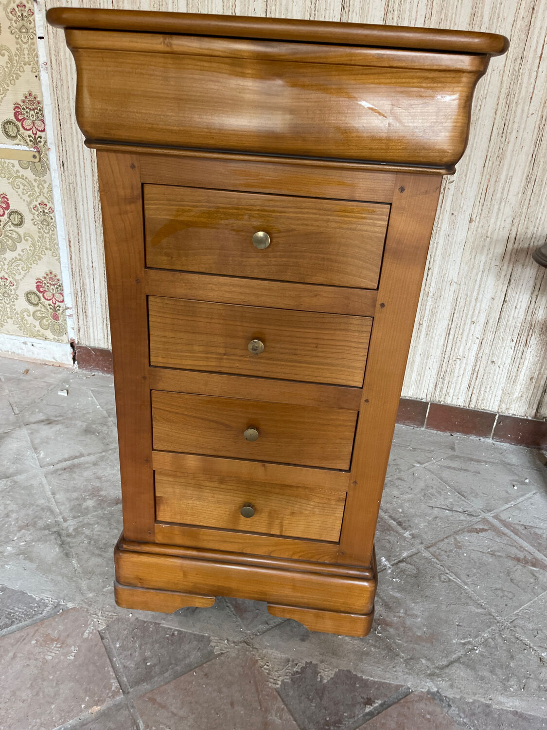 Chiffonier