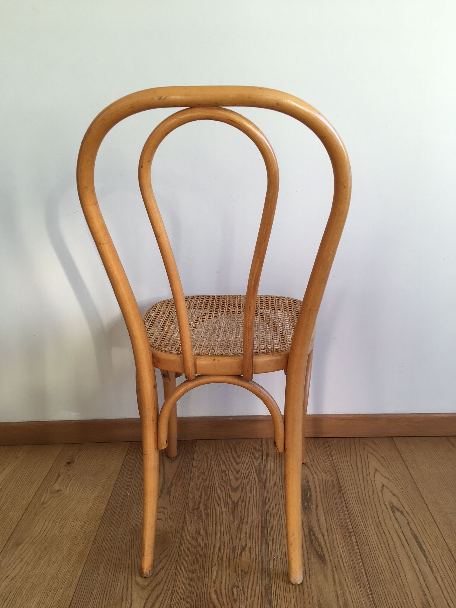 Chaise bistrot miel avec assise cannée