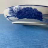 Imari style Chinese porcelain lidded biscuit server