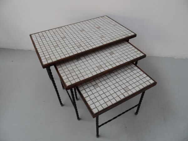 Tables vintage avec carrelage