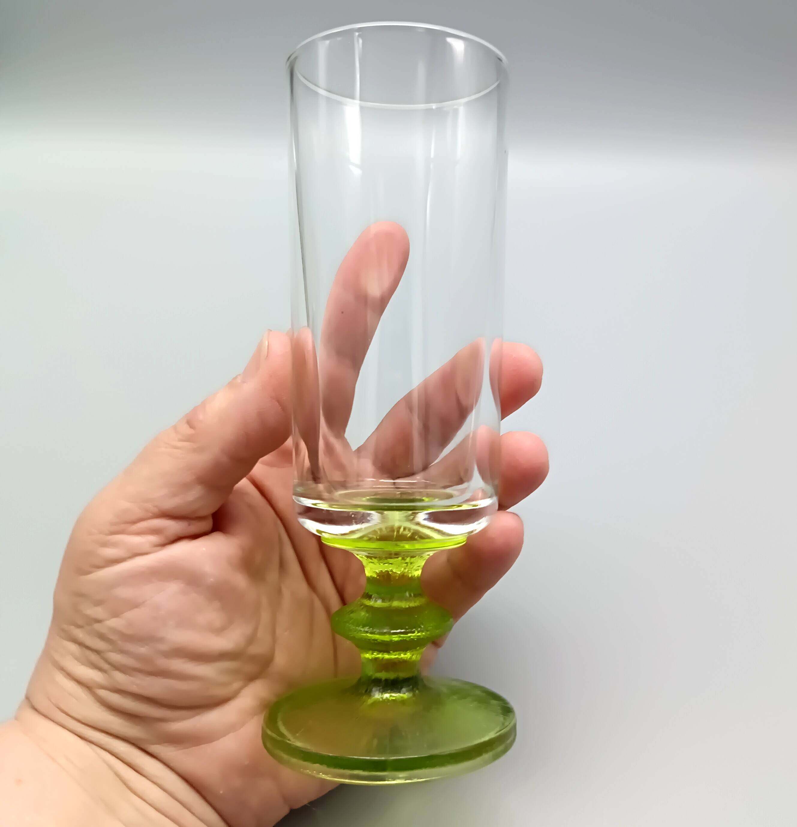 6 vintage champagne flutes with textured apple green base vemam italy