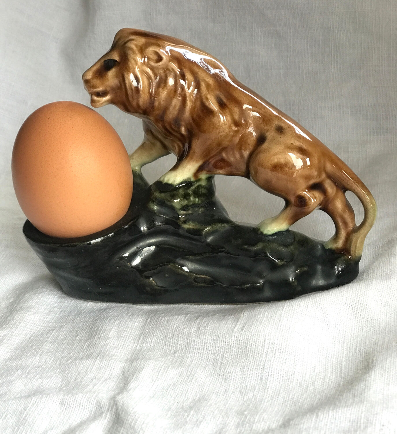 Zoomorphic lion ceramic egg cup