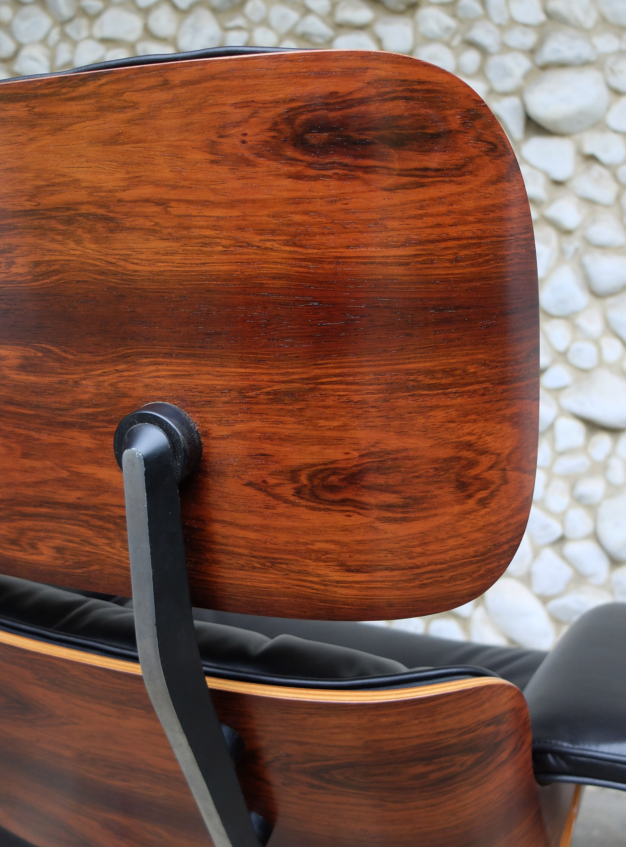 Lounge Chair & ottoman by Charles & Ray Eames edition Herman Miller