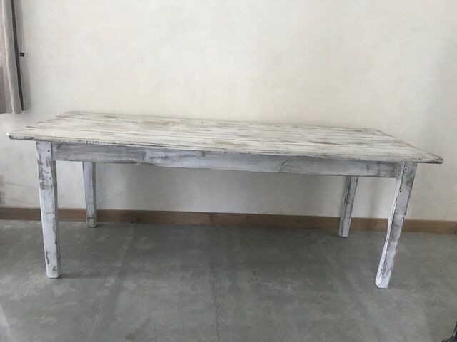 White patinated farmhouse table