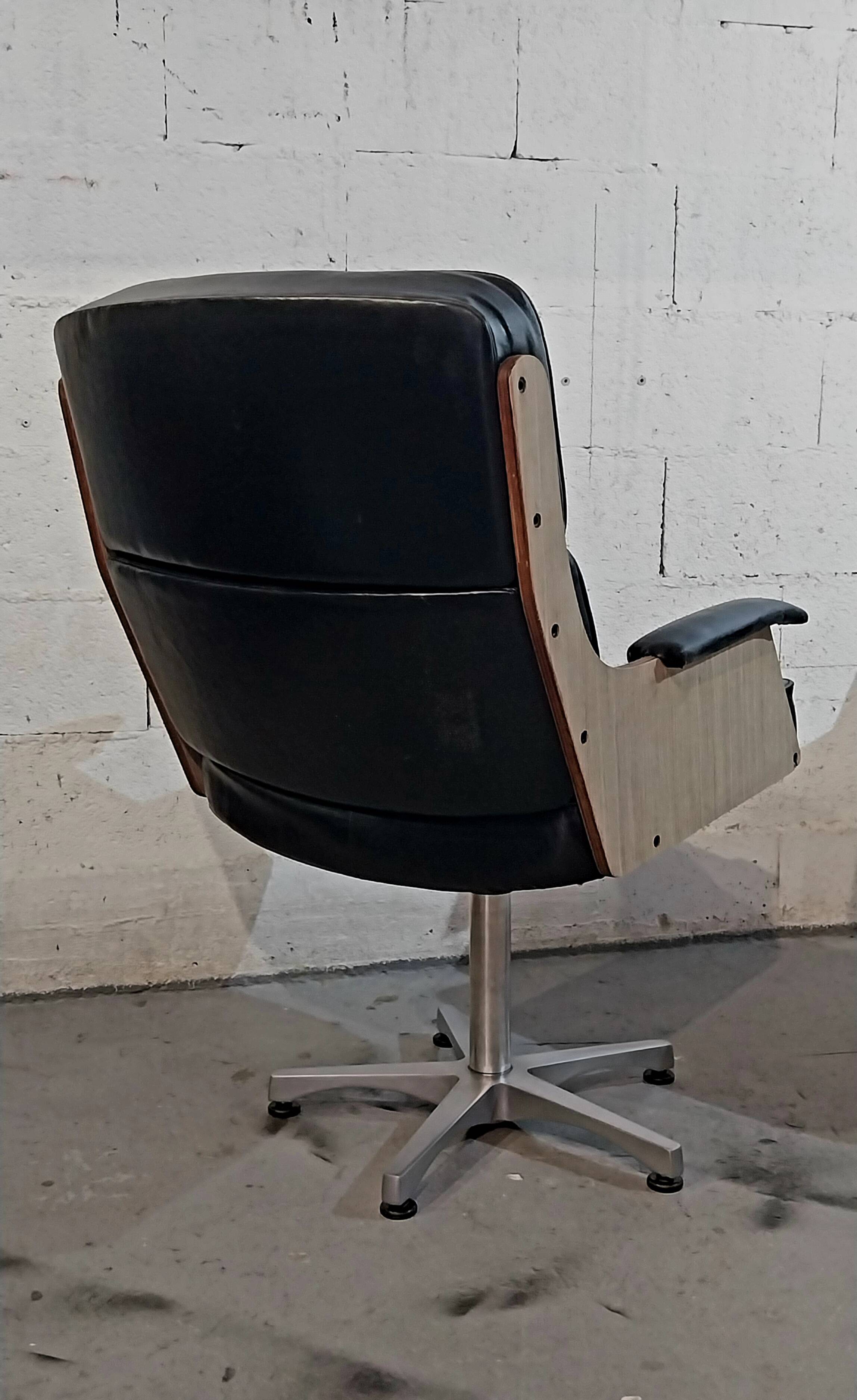 Pair of Italian armchairs 1960