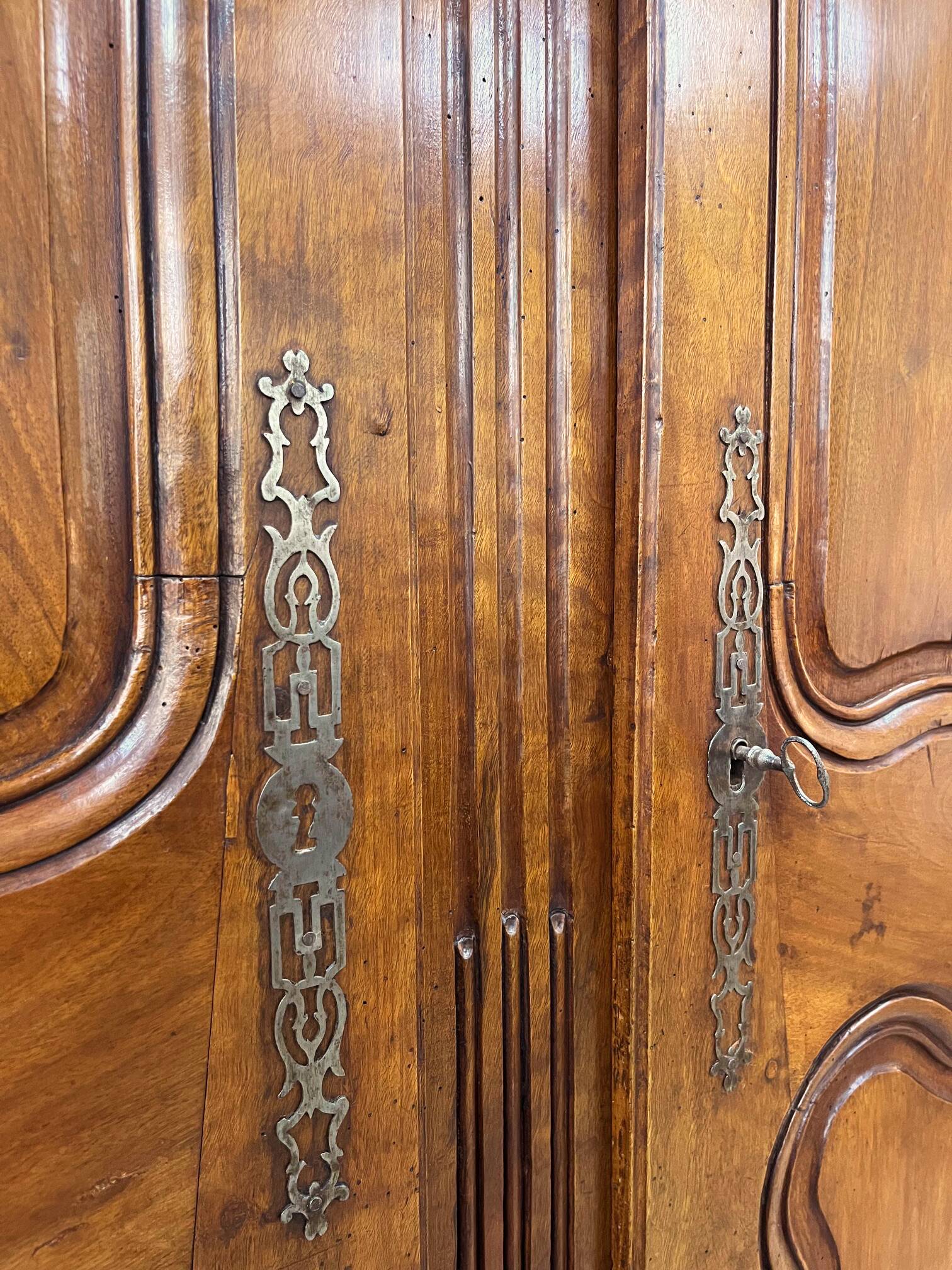 Large Louis XV walnut wardrobe, 19th century