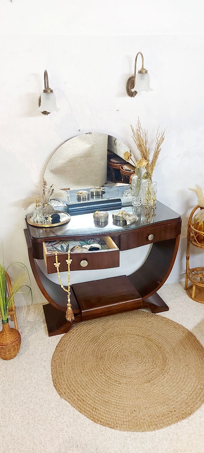 Art deco dressing table