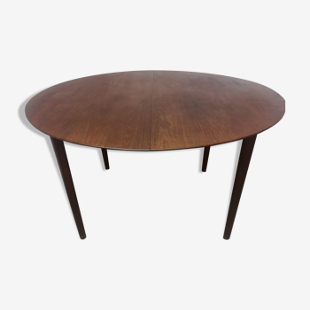 Scandinavian extendable round dining table in teak