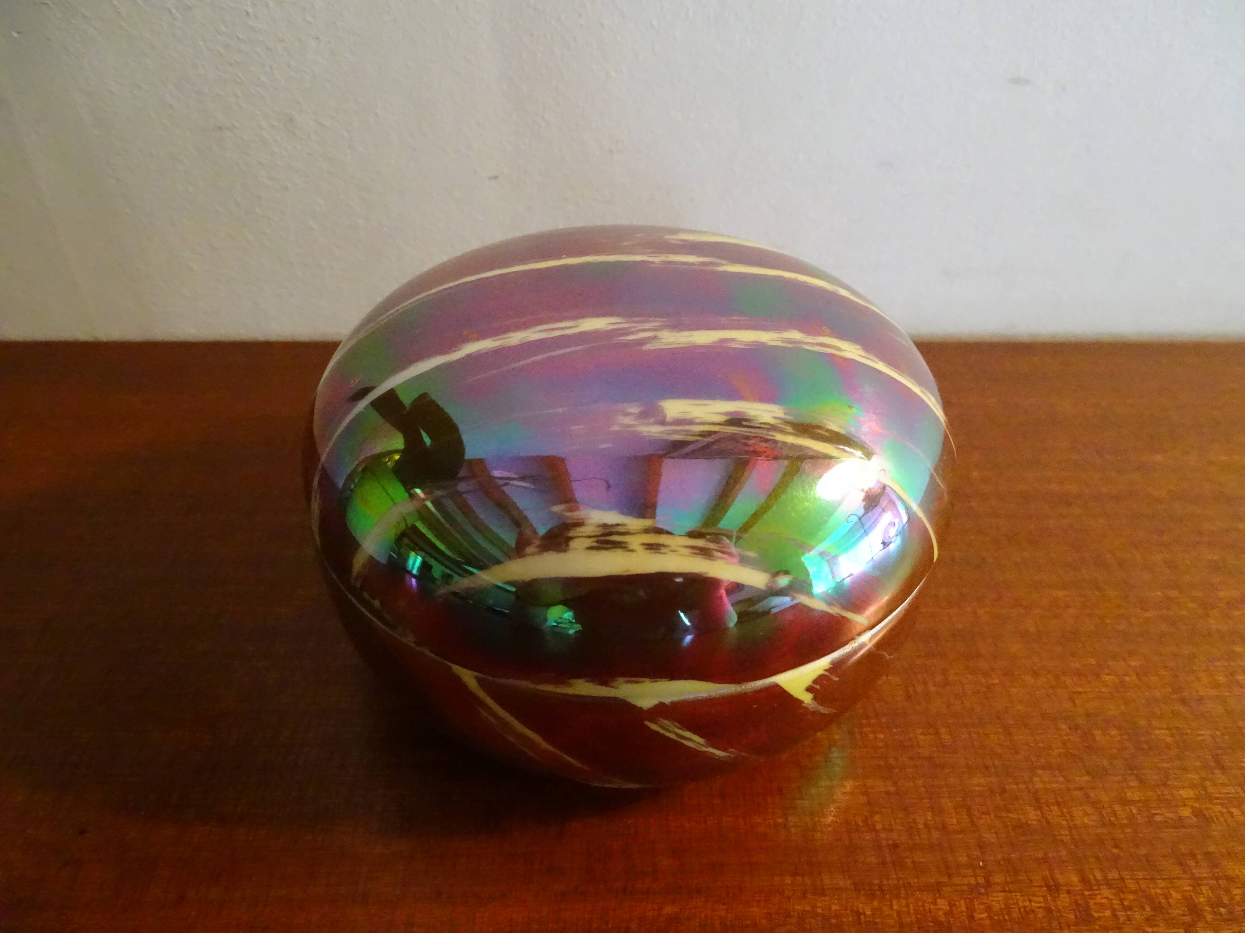 Iridescent porcelain candy box