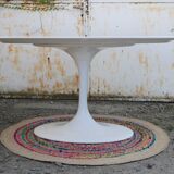 Oval tulip table
