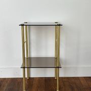 Tables d’appoint en verre et laiton