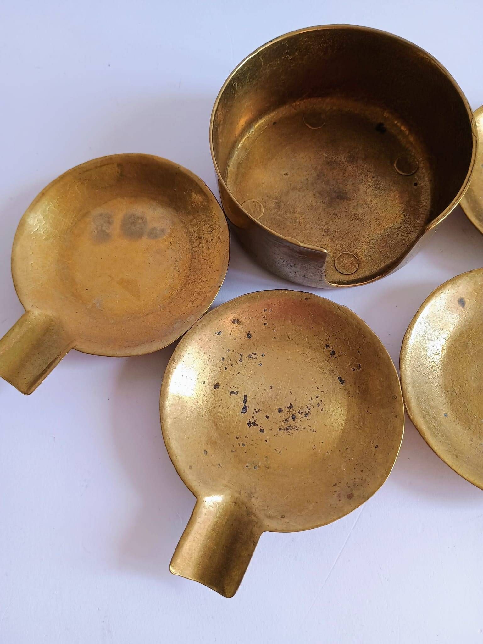 Lot de 4 cendriers gigognes laiton vintage
