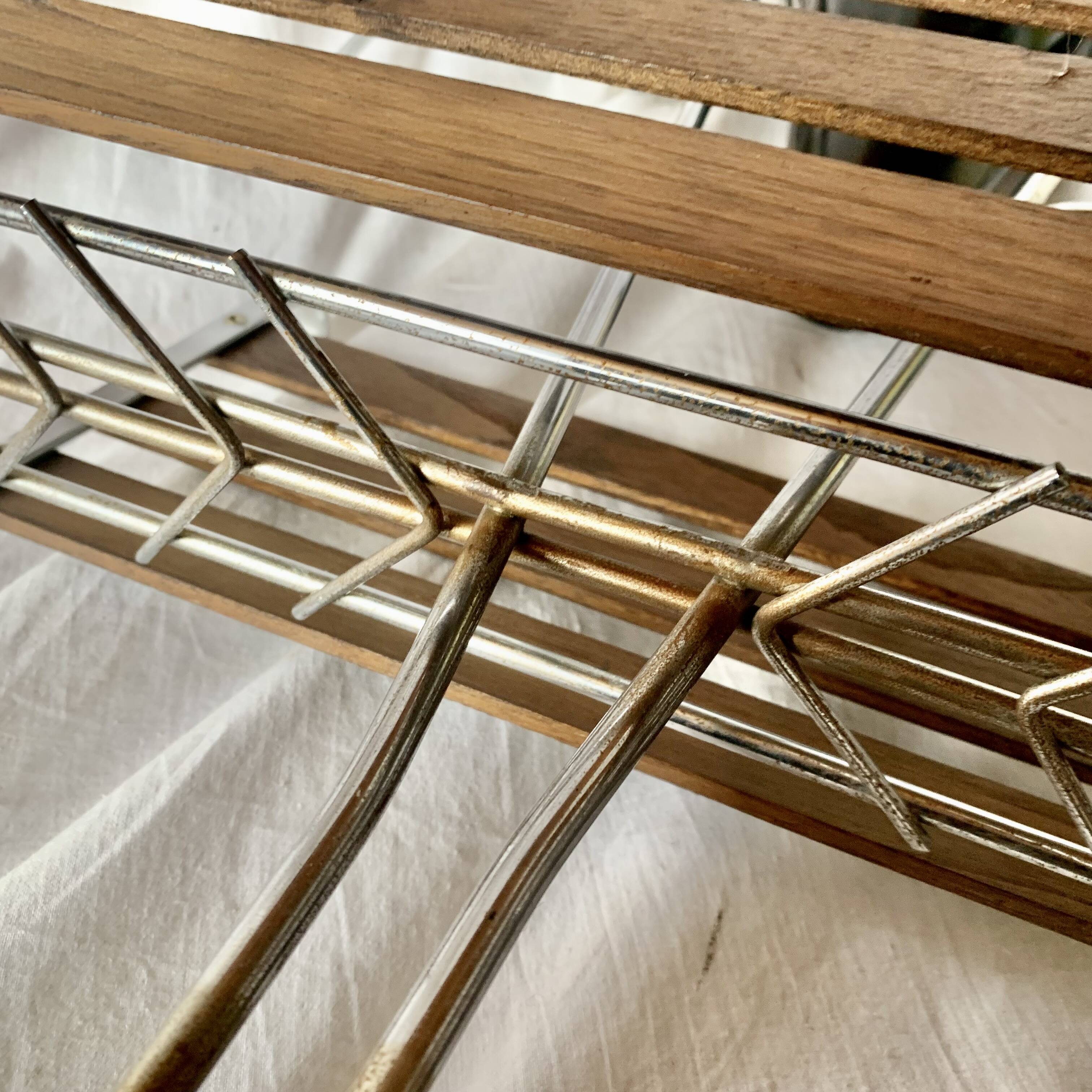 : Multifunctional magazine rack from the 50s-60s in chrome-plated metal and solid wood