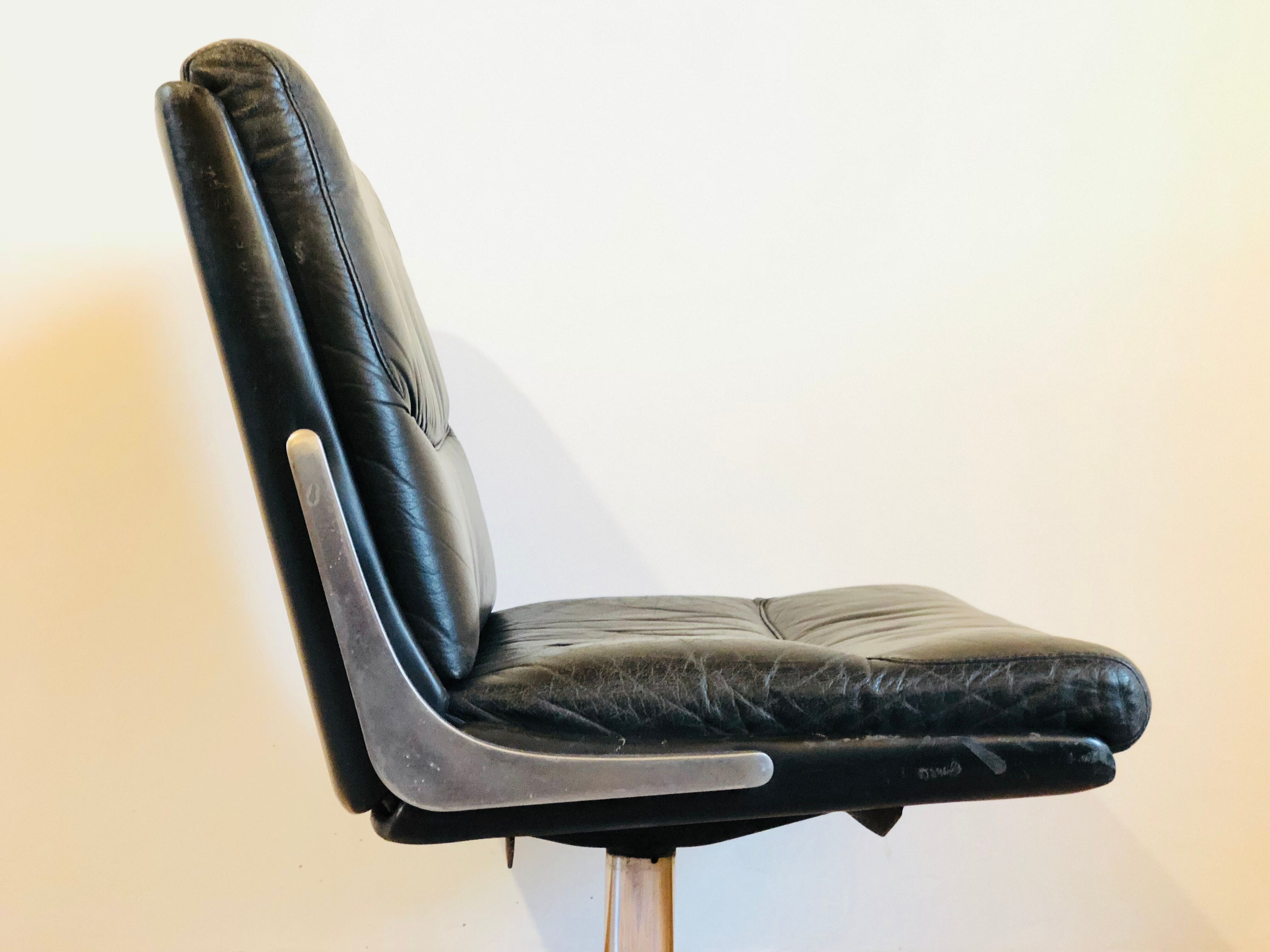 Armchair in leather and chrome Drabert