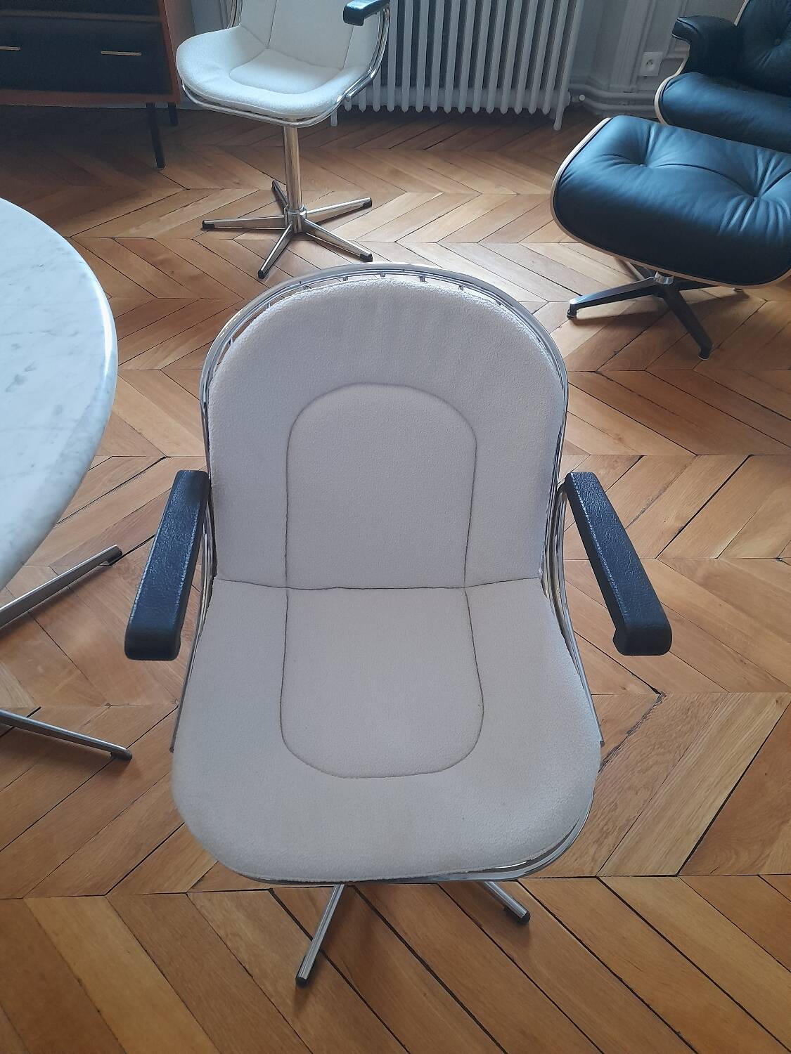 Arne Jacobsen A 825 dining table and 4 vintage chairs